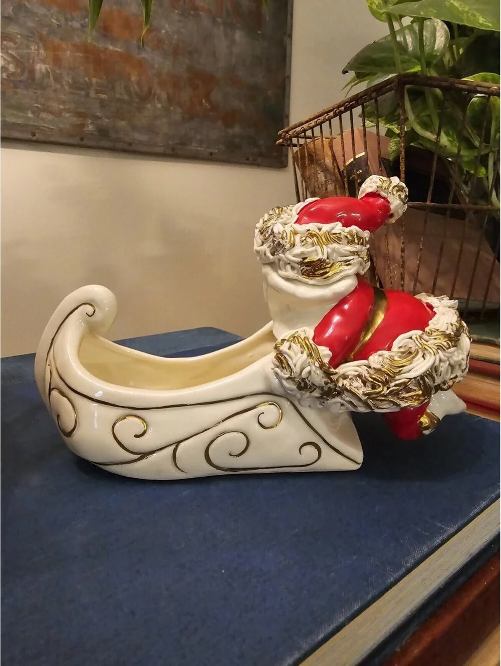 Johanna Calif. Pottery 1940s/1950s Spaghetti Santa with sleigh. 22k gold Accents